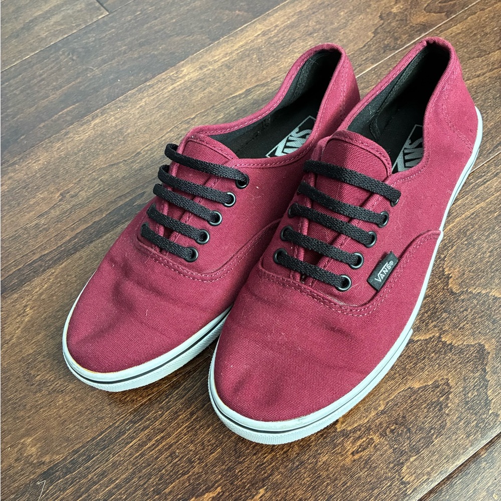 Vans off the wall canvas women’s 8.5 men’s 7